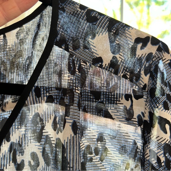 CABI Fatale Animal Print Chiffon #977 Blue Leopard Print Blouse - Size XL - Picture 12 of 14